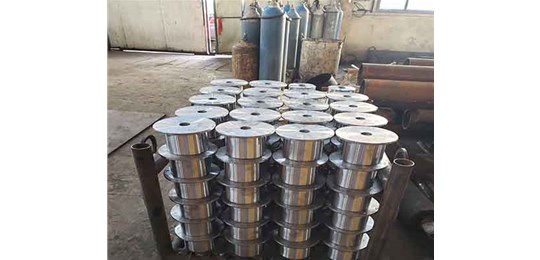 太原輸送機(jī)配件廠家真實(shí)案例：滾筒包膠，冷補(bǔ)